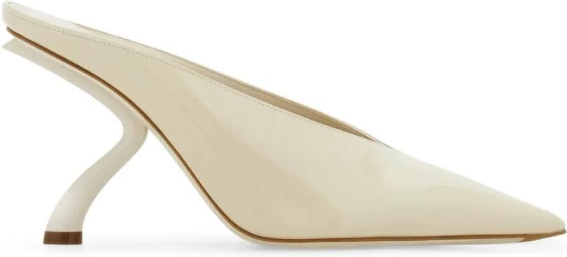 Ferragamo Pumps met puntige neus Beige