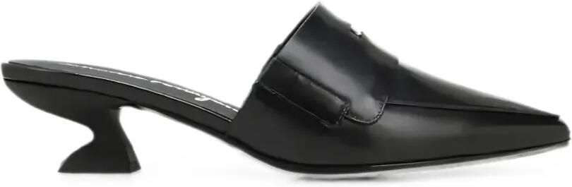Ferragamo Sculpturale muiltjes met puntige neus Zwart