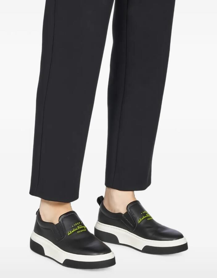 Ferragamo Sneakers met logoprint Zwart