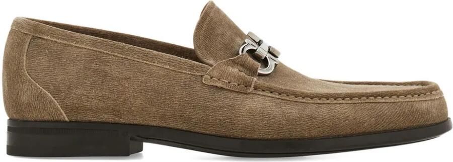 Ferragamo Suède loafers met Gancini-gesp Beige