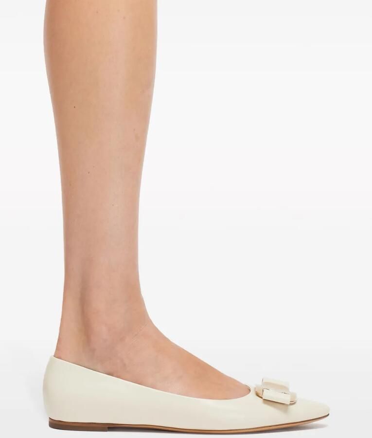 Ferragamo Vara ballerina's Beige