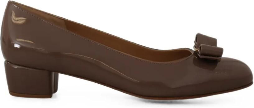 Ferragamo Vara pumps met strik Bruin