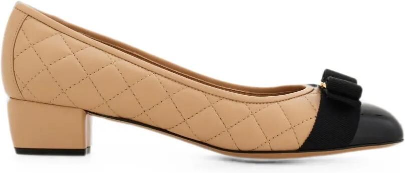 Ferragamo Vara gewatteerde leren pumps Beige