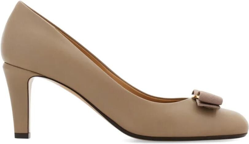 Ferragamo Vara pumps met strik Beige