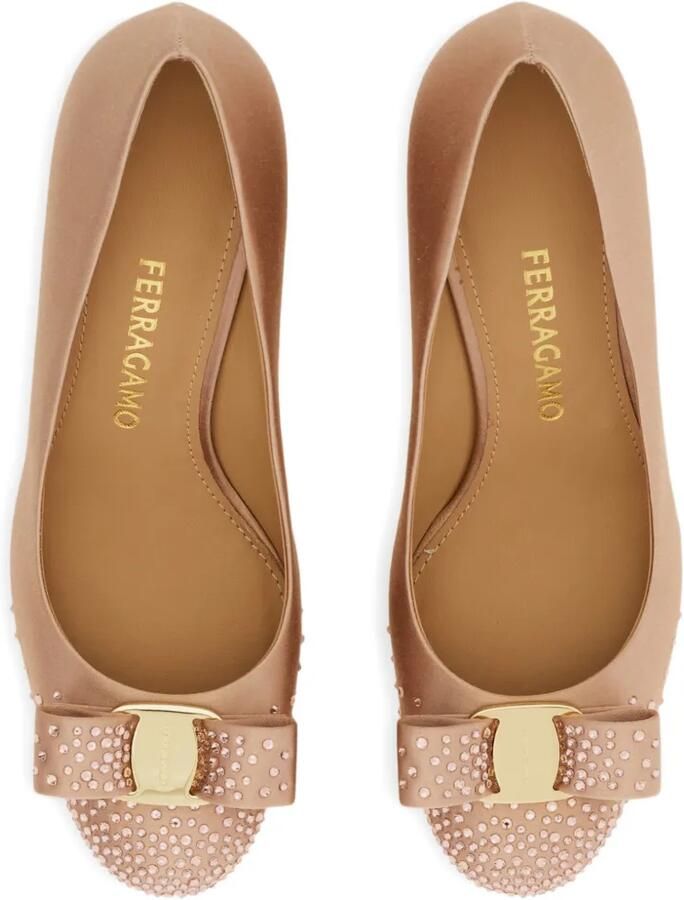 Ferragamo Vara pumps met strik en kristallen Beige - Foto 3