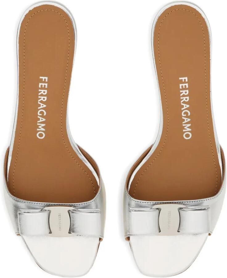 Ferragamo Vara slippers met strik Zilver - Foto 2