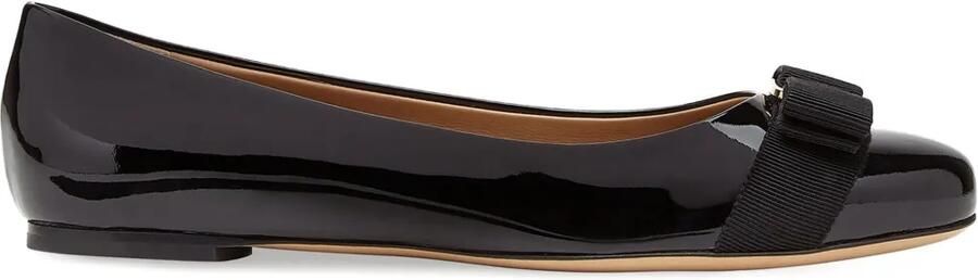 Ferragamo Varina gelakte ballerina's Zwart