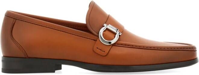 Ferragamo Gancini-plaque leather loafers Bruin