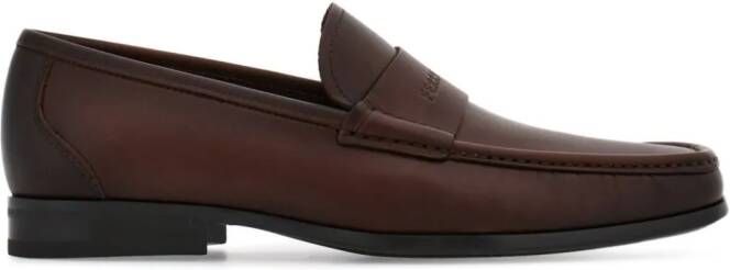 Ferragamo Leren loafers met logo-reliëf Bruin