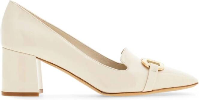 Ferragamo Leren pumps met gancini-plakkaat Beige