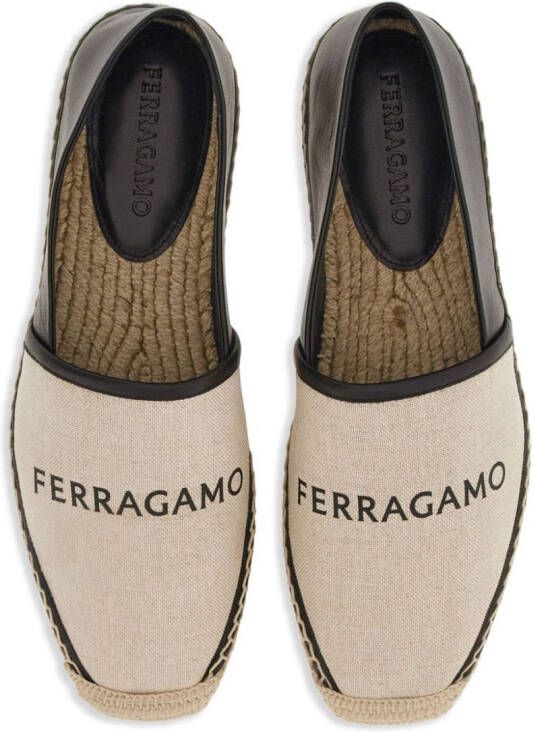 Ferragamo Espadrilles met logoprint Beige