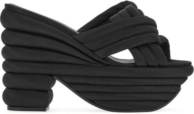 Ferragamo Gewatteerde sandalen Zwart