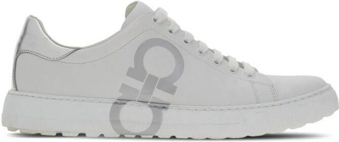 Ferragamo Sneakers met Gancini-print Wit