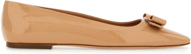 Ferragamo Vara ballerina's met strikdetail Beige