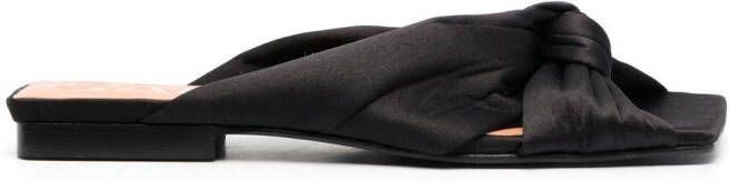 GANNI Satijnen slippers Zwart