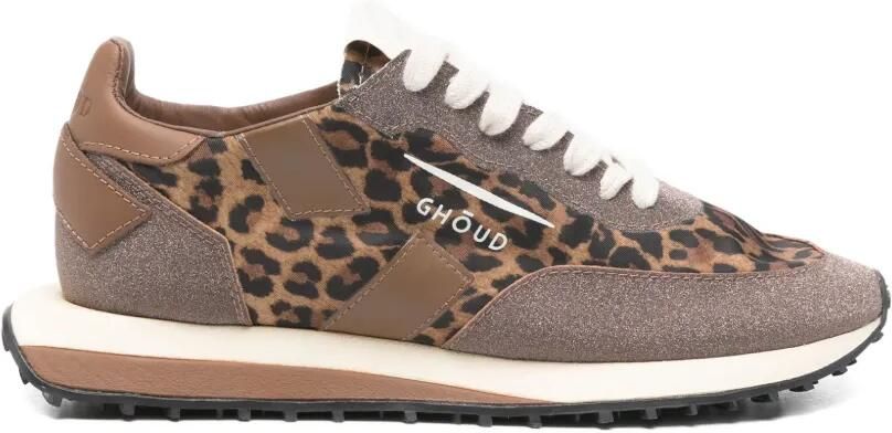 GHŌUD Sneakers met luipaardprint Bruin