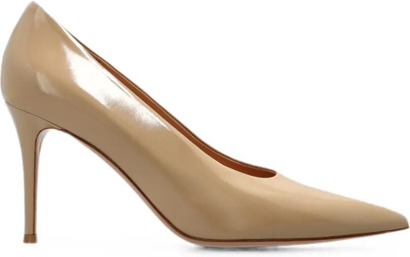 Gianvito Rossi Robbie pumps met puntige neus Beige