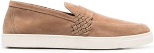 Giorgio Armani Loafers met logo-reliëf Bruin