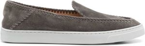 Giorgio Armani Loafers met decoratief stiksel Grijs