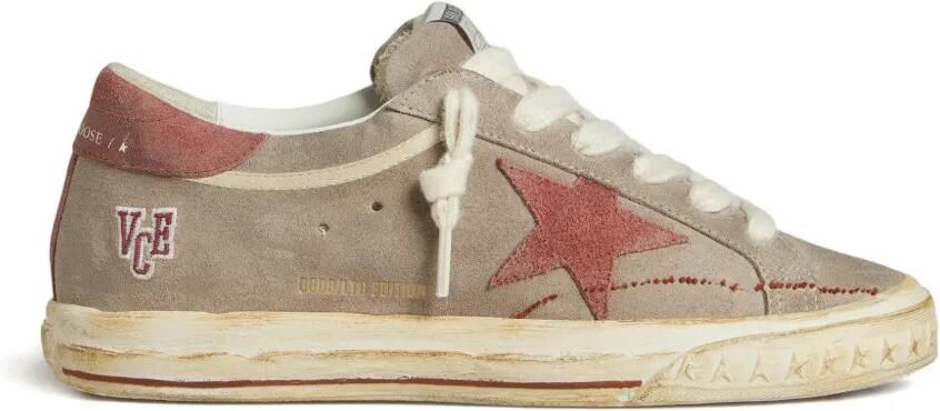 Golden Goose Super-Star LTD sneakers van grijs suède met rode gewaxte suède ster en hiellus Beige