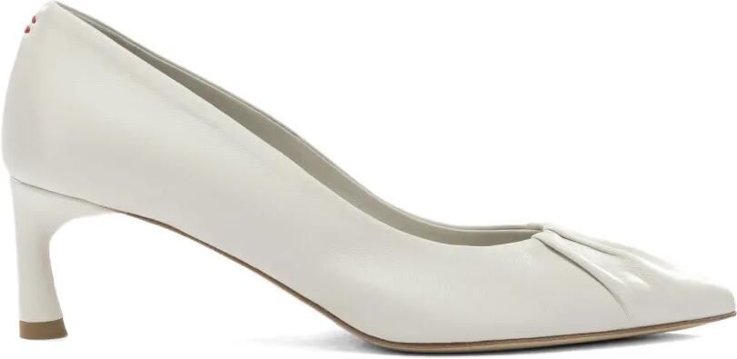 Halmanera Gesmockte pumps met puntige neus Wit