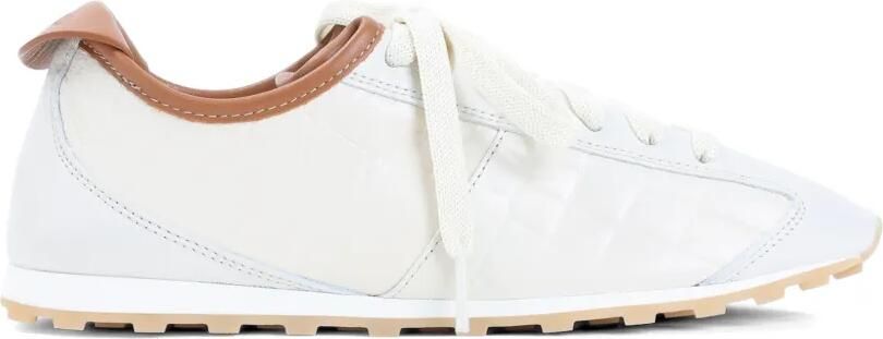 Jacquemus Sneakers met krokodillen-reliëf Beige