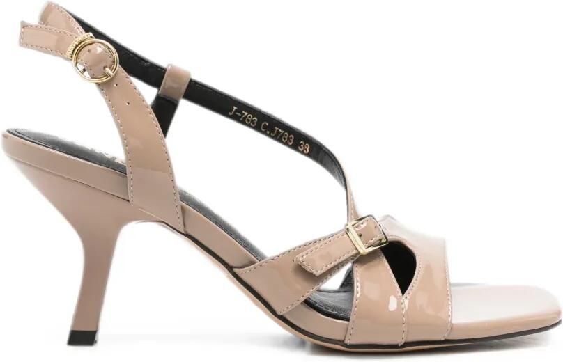 JANET & JANET Sandalen met gelakte afwerking en gesp Beige