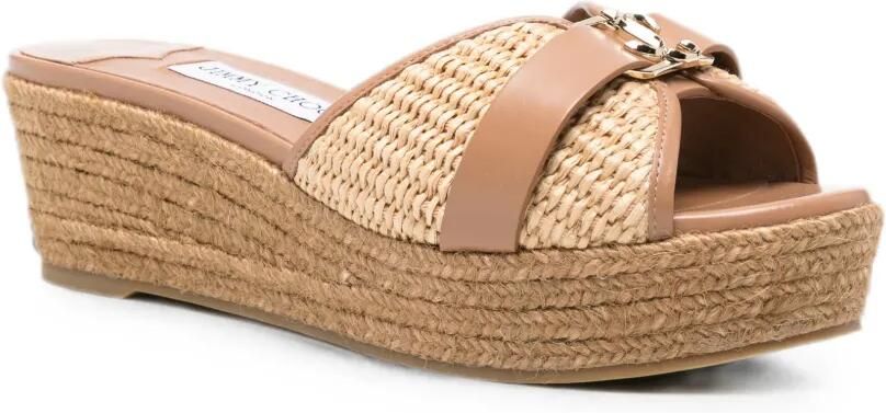 Jimmy Choo Leda sandalen met logo-plakkaat en sleehak Beige