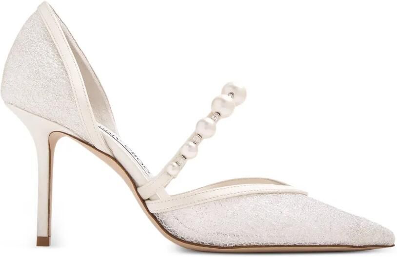 Jimmy Choo Pumps verfraaid met parels en kant Beige