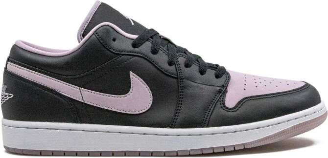 Jordan " 1 Low SE Black Iced Lilac sneakers" Zwart