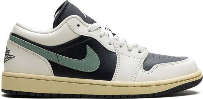Jordan Air 1 Low "Jade Smoke" sneakers Wit