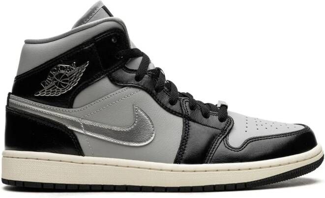 Jordan "Air 1 Mid SE Black Chrome sneakers" Zwart