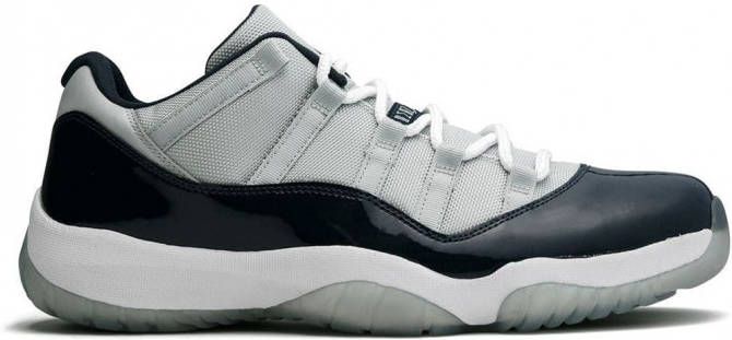 Jordan Air 11 Retro low-top sneakers Grijs