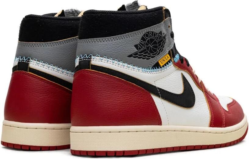 Jordan x Union LA Air 1 Retro High OG "Chicago Varsity Red Black Sail Shadow Grey Muslin" sneakers Wit - Foto 3
