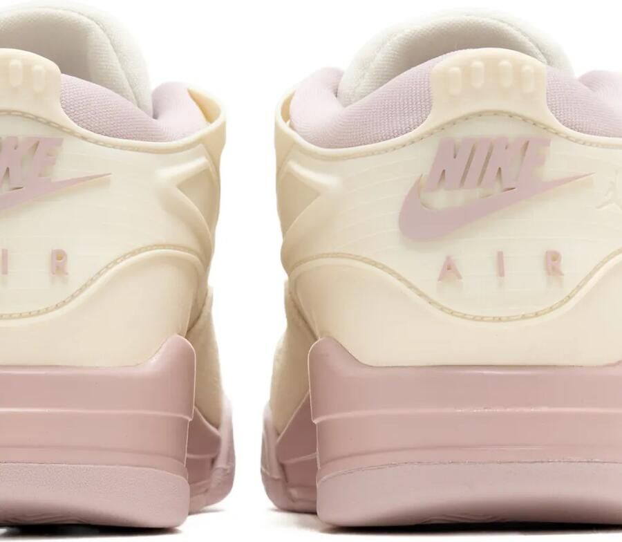 Nike Air Jordan 4 RM sneakers met logodetail Beige