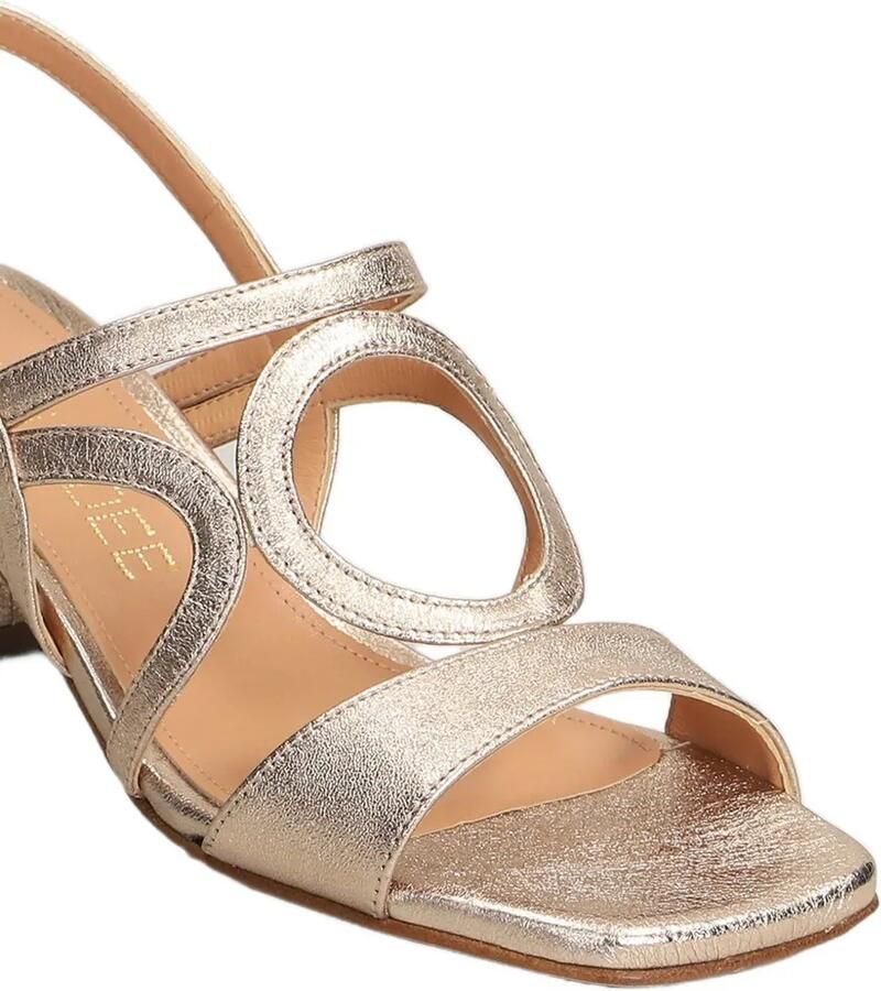 Julie Dee Metallic sandalen met uitgesneden details Goud