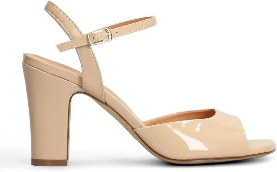 Julie Dee Sandalen met enkelbandje en gelakte afwerking Beige