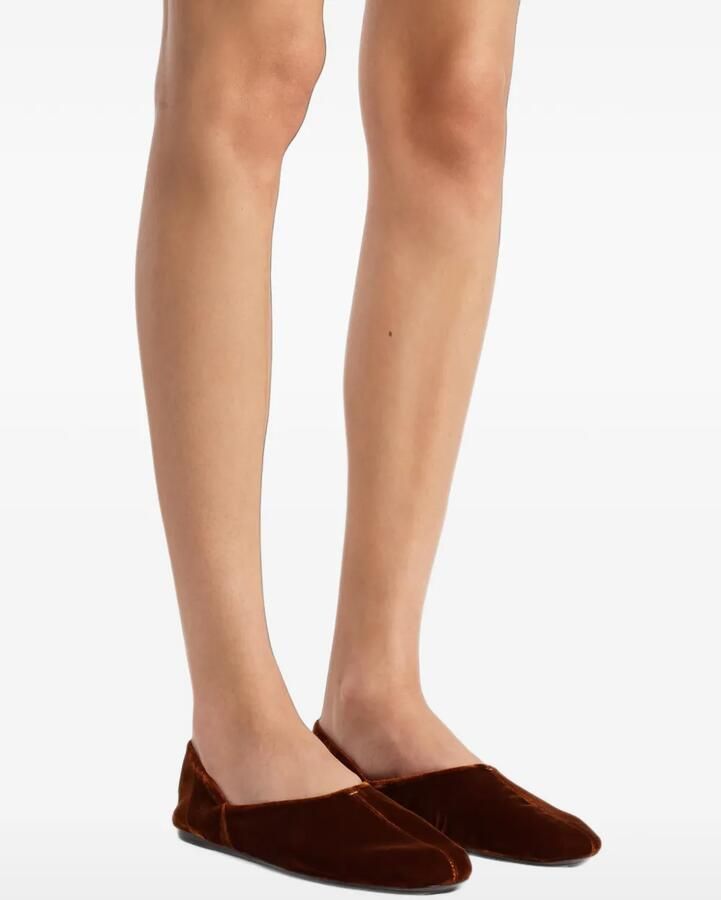 KHAITE Jane ballet flats in rust velvet Bruin - Foto 2
