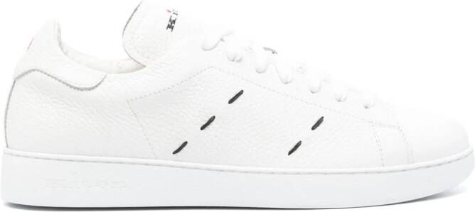 Kiton Sneakers met stiksel Wit