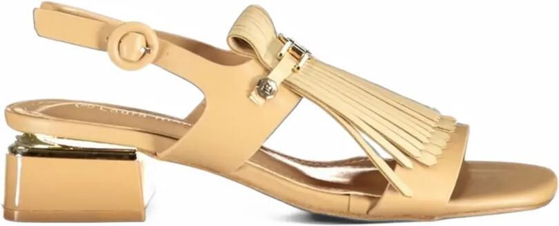 Laura Biagiotti Sandalen met franje en logoplakkaat Beige