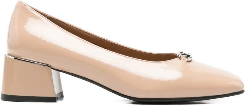 LINDA BAUMANN Pumps met logoplakkaat en gelakte afwerking Beige