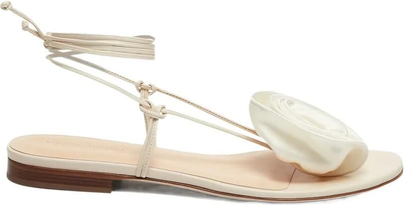 Magda Butrym Sandalen met bloemdetail Beige