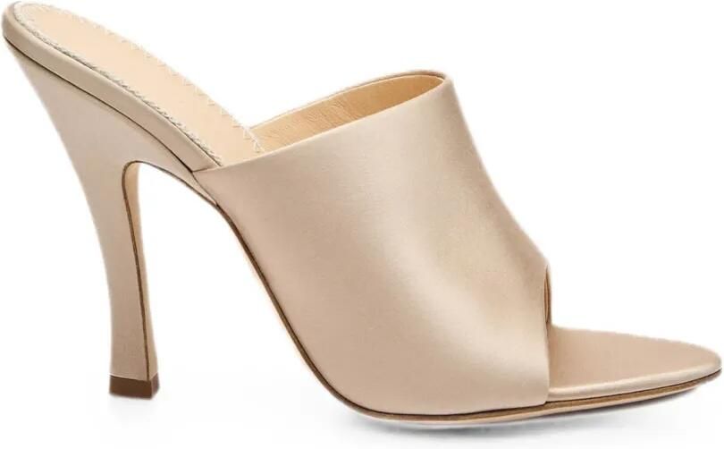 Magda Butrym Sandalen met satijnen afwerking en open neus Beige