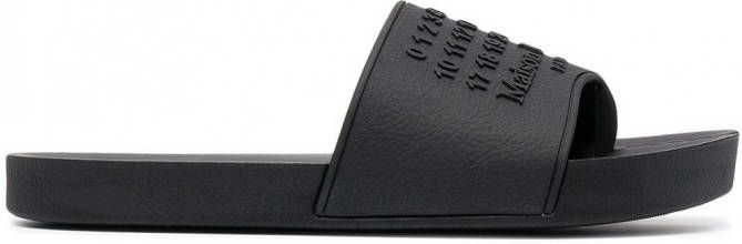 Maison Margiela Tabi slippers met logo-reliëf Zwart