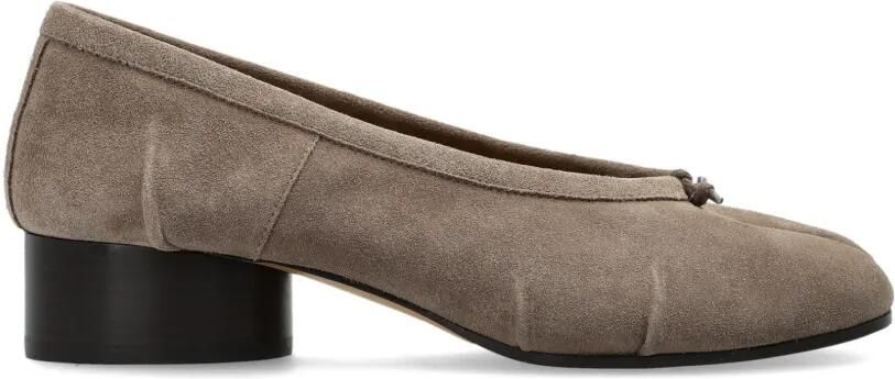Maison Margiela Tabi suède pumps Beige