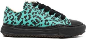 Maison Mihara Yasuhiro Sneakers met luipaardprint Groen