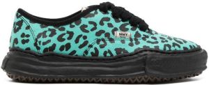 Maison Mihara Yasuhiro Sneakers met luipaardprint Groen