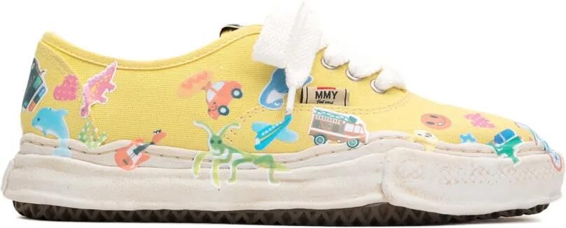 Maison MIHARA YASUHIRO Baker low-top sneakers met print Geel