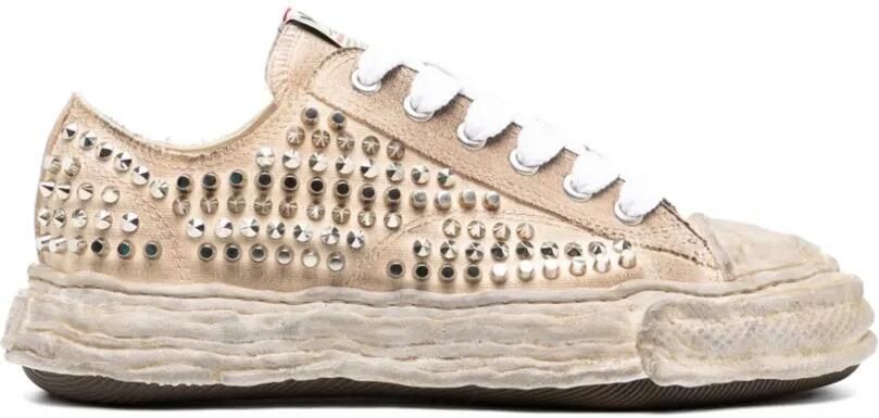 Maison MIHARA YASUHIRO Sneakers met studs Beige