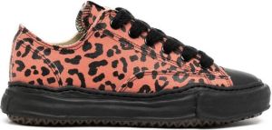 Maison Mihara Yasuhiro Peterson sneakers met luipaardprint Roze